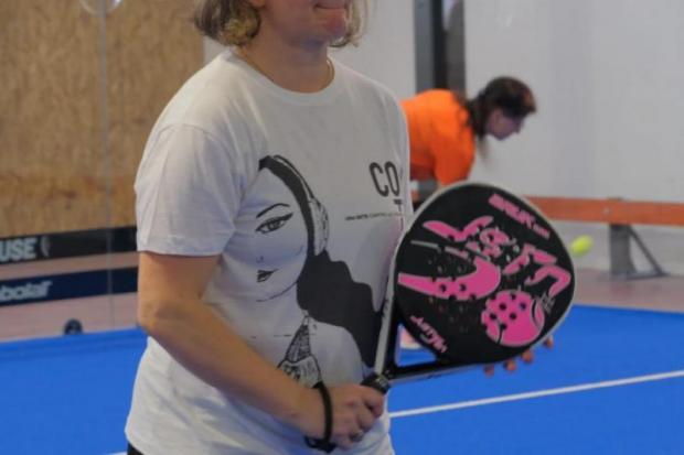 giocatrice padel