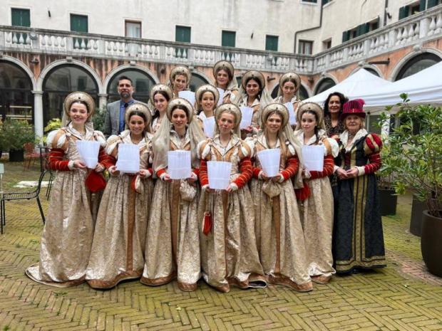 Le 12 Marie all'istituto Barbarigo