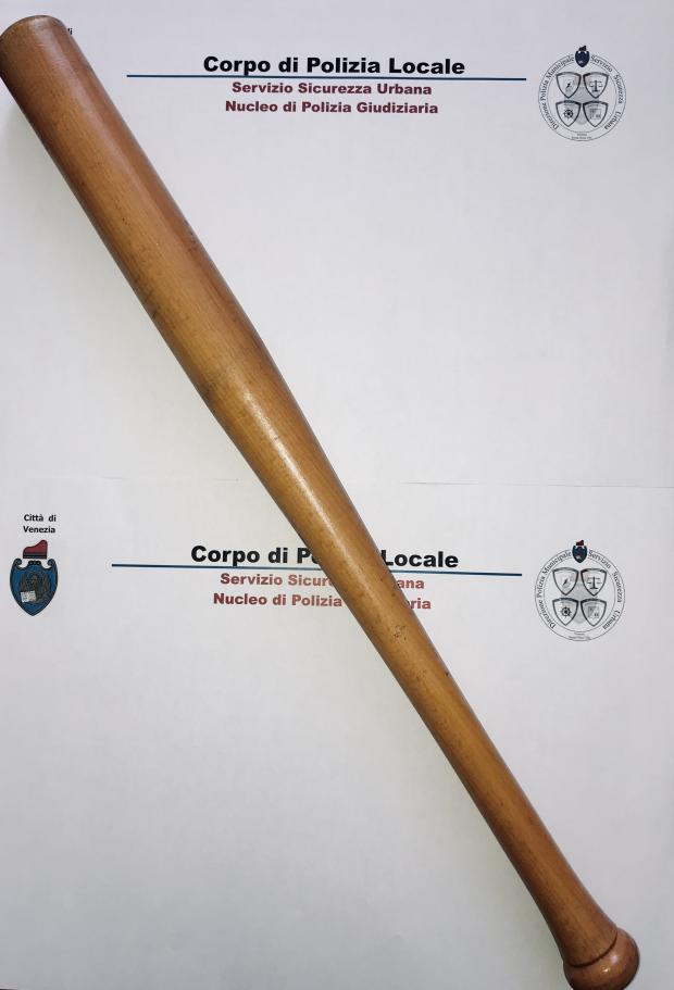 mazza da baseball sequestrata