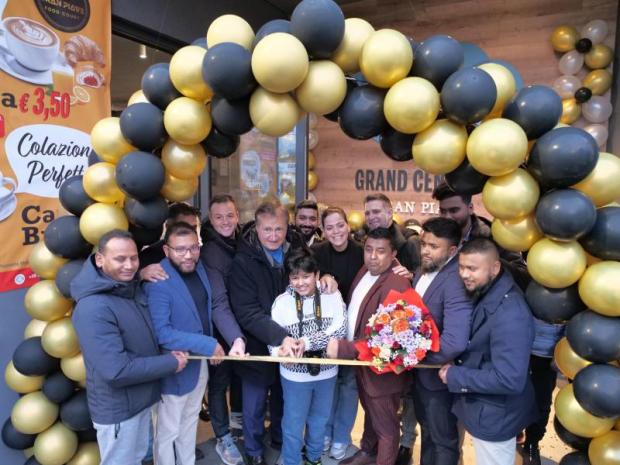 Sindaco inaugurazione locale via Piave