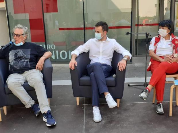 Presentazione libro Enzo Iacchetti