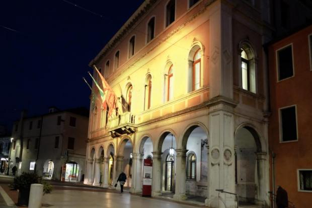 Municipio giallo