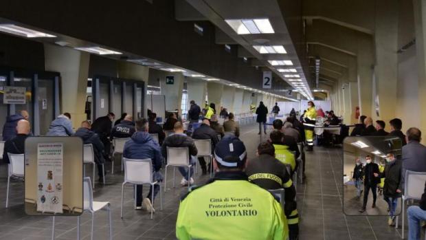 Alcune fasi della campagna vaccinale