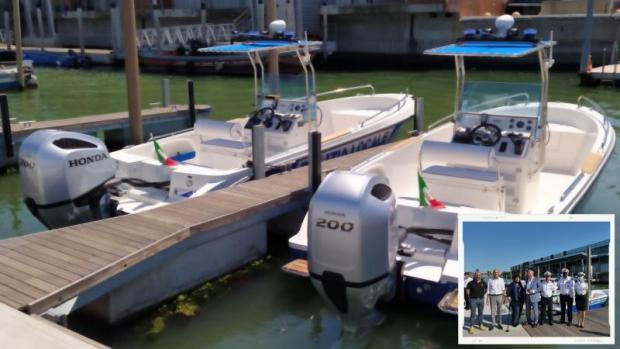 Le due nuove barche della Polizia locale