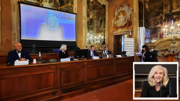 Un momento della premiazione con foto Botteri