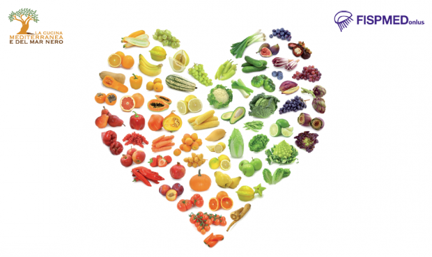 Cuore con frutta e verdure
