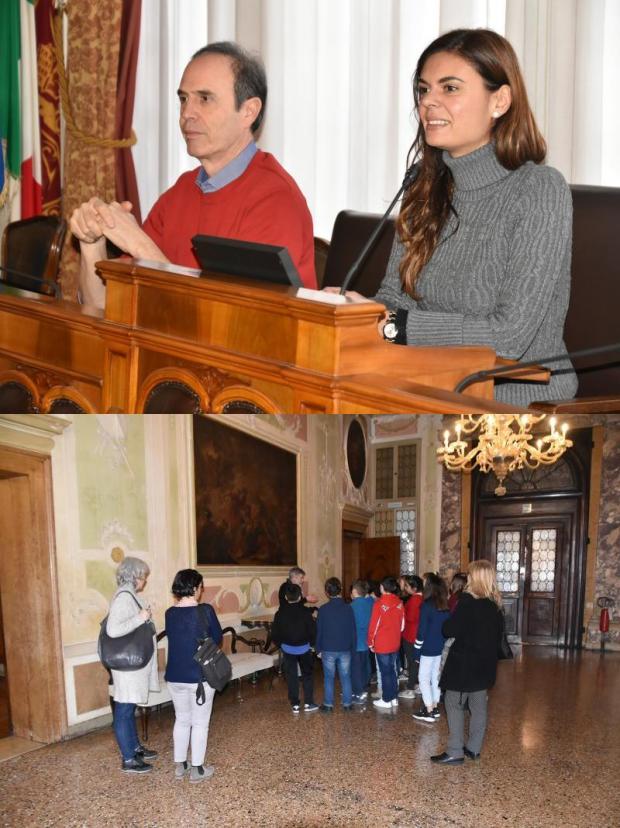 Scolaresca in visita nelle sedi del Comune e presidente del Consiglio sullo scranno