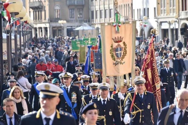 corteo in piazza Ferretto