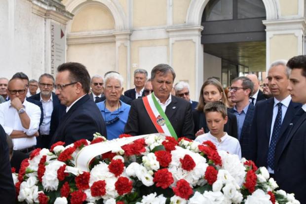 il sindaco Brugnaro con i familiari di Nereo Laroni