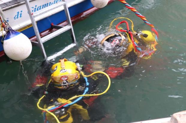 gondolieri sub in immersione