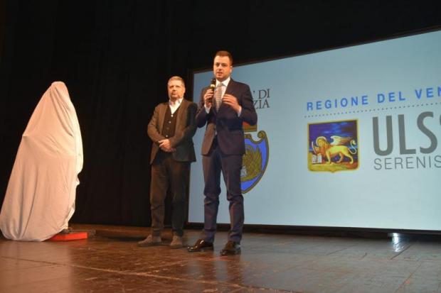 L'assessore alla Coesione sociale, Simone Venturini al Teatro Goldoni