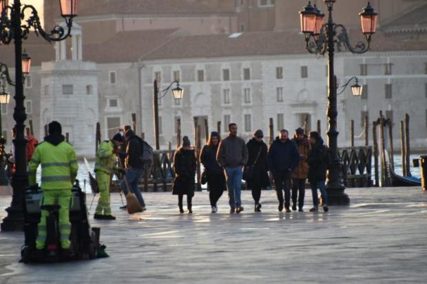 Pulizia di piazza san marco
