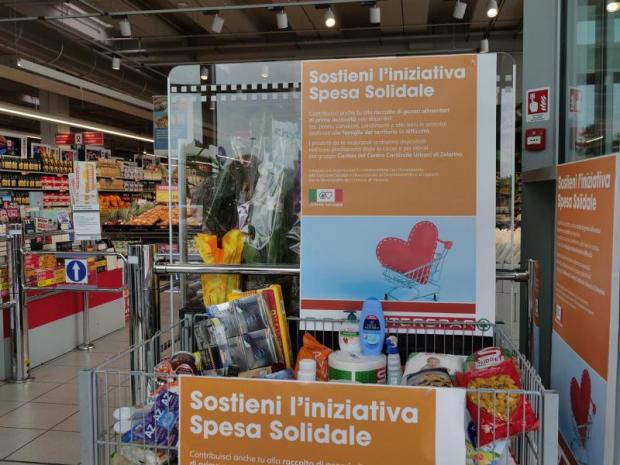 spesa sospesa in un supermercato di Mestre