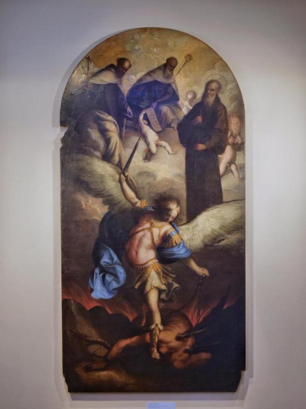 La pala d'altare raffigurante San Michele Arcangelo nella chiesa di Marghera