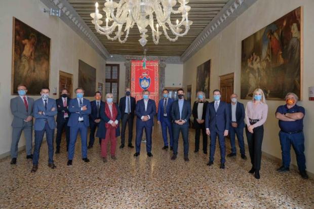 Il sindaco Brugnaro e la nuova Giunta comunale