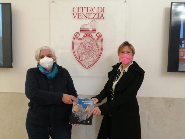 L'incontro in Municipio a Mestre tra l'assessore Mar e la sindaca di Auronzo