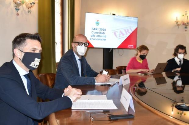 Gli assessori Costalonga e Zuin alla conferenza per il contributo Tari