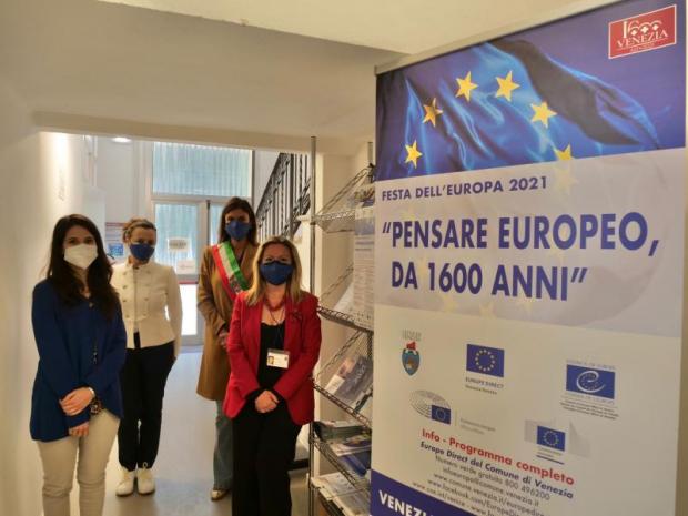 La presidente Damiano visita lo sportello Europe Direct di via Spalti a Mestre