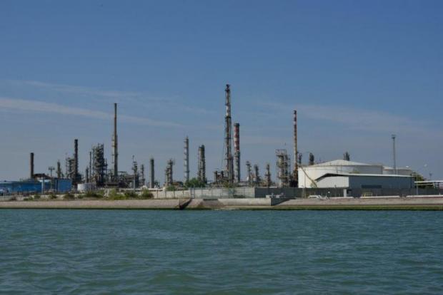 La raffineria Eni