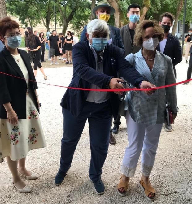 Il taglio inaugurale della Mostra