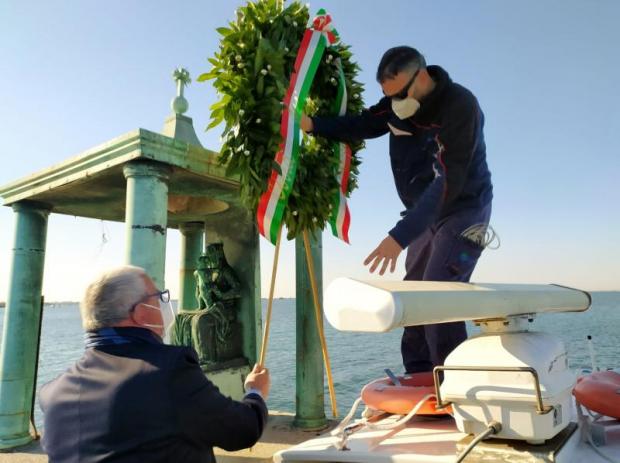 La cerimonia a Pellestrina