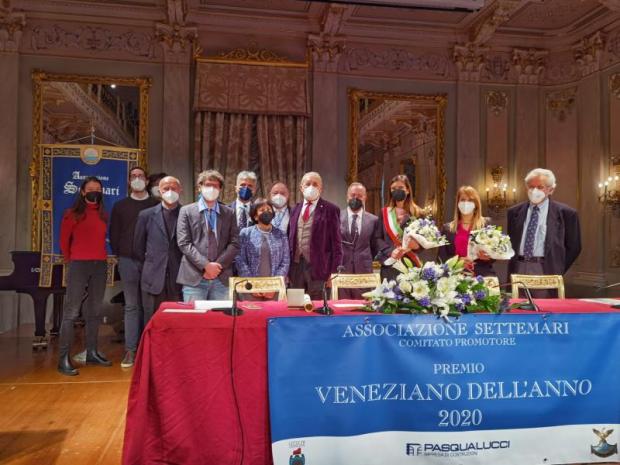 Foto di gruppo di tutti i presenti