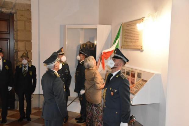 La nipote di Palandri scopre la targa con l'intitolazione