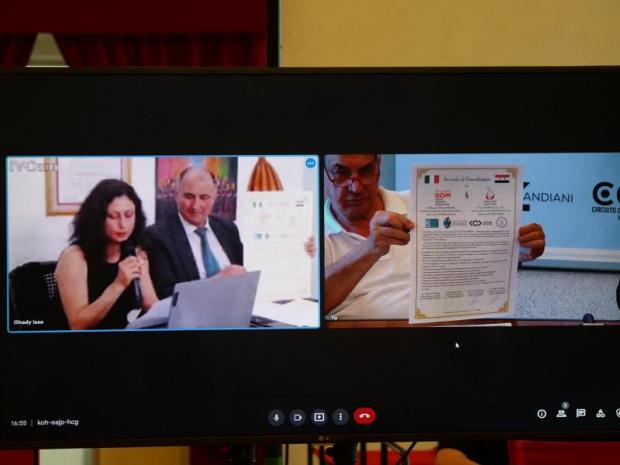 Il momento della firma
