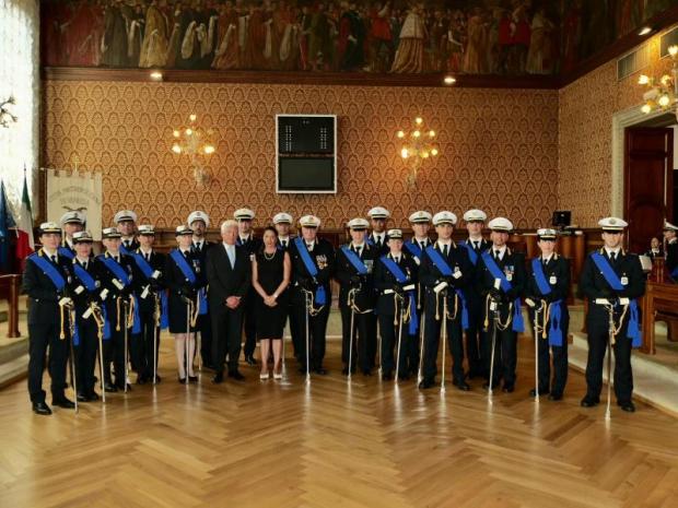I nuovi ufficiali della Polizia locale con l'assessore Pesce