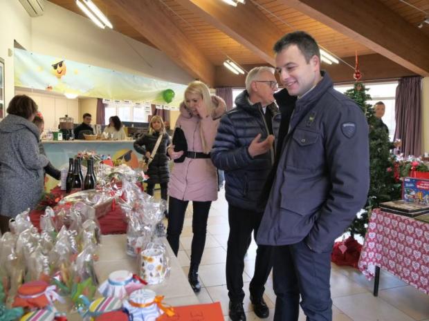 gli assessori al mercatino