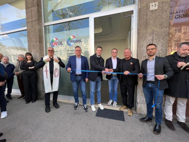 il taglio del nastro