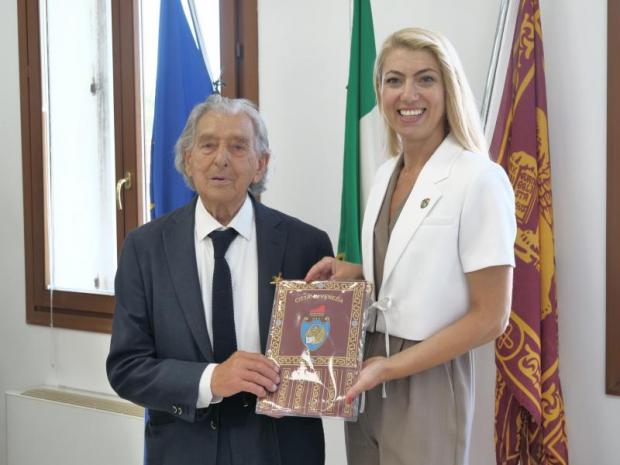 l’assessore Besio festeggia i 100 anni di Sergio Braghette