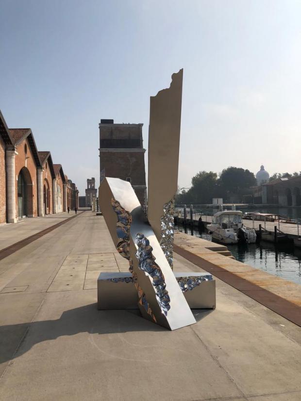 Torna in Laguna con il progetto “Luce, la Rinascita di Venezia” l'artista  albanese Helidon Xhixha