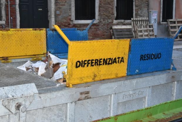 Barca raccolta differenziata