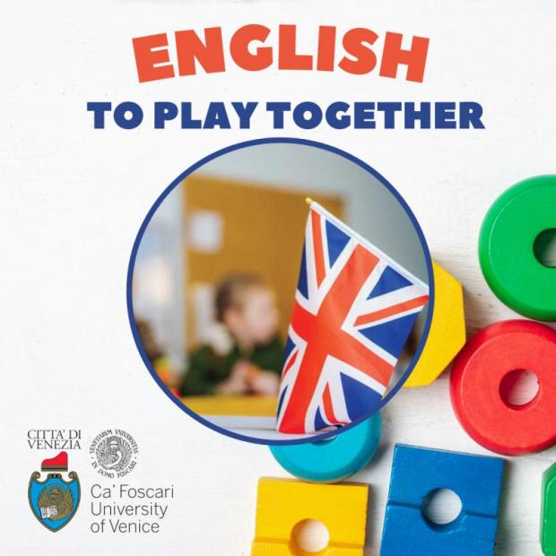 Giochi, bambini e bandiera inglese