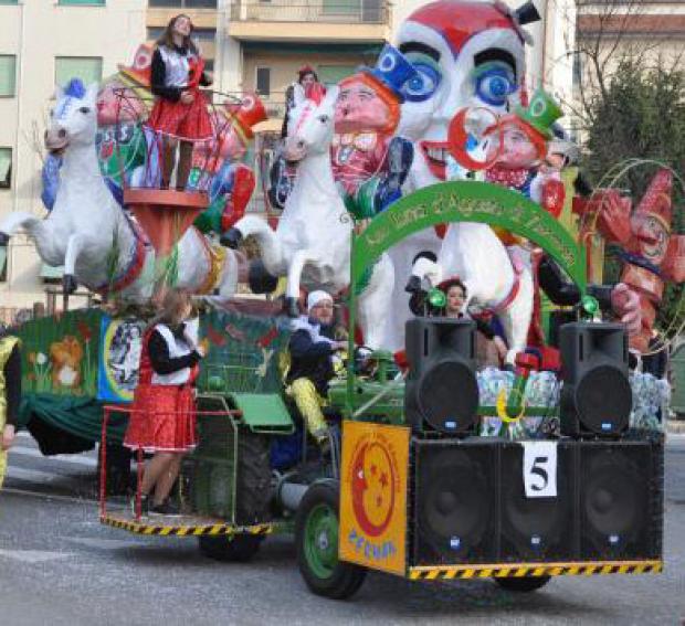 Carro allegorico Carnevale