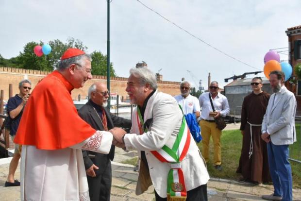 Il consigliere Giusto con il patriarca Moraglia