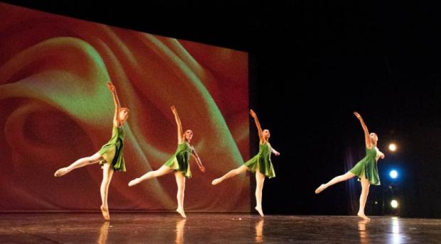 Una delle esibizioni di danza al Toniolo