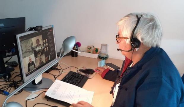 Paola Mar durante la diretta Lab