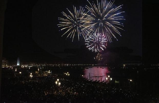 Capodanno: torna a Venezia lo spettacolo dei fuochi d'artificio, a Mestre  in scena la grande musica in attesa del 2023