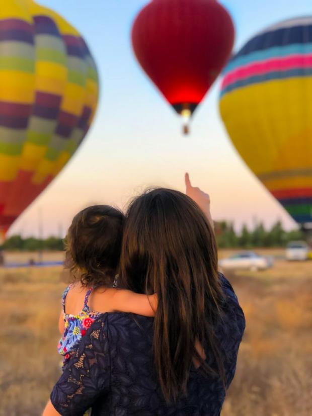 Photo by Kenny Krosky on Unsplash mamma e bambina