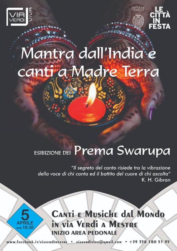 due mani che tengono una candela