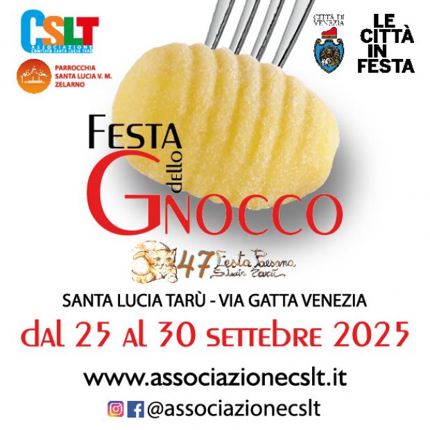 Grafica con titolo dell'evento, informazioni e loghi. Sullo sfondo uno gnocco infilzato con una forchetta