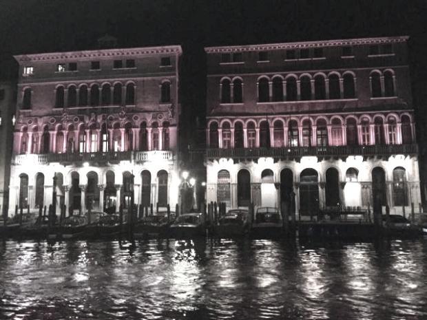 Palazzi del Comune di Venezia illuminati di bianco per la lotta contro il  cancro ai polmoni 8 - 10 novembre 2019