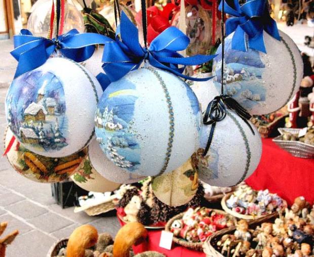 Immagine di un mercatino di Natale Immagine di un mercatino di Natale