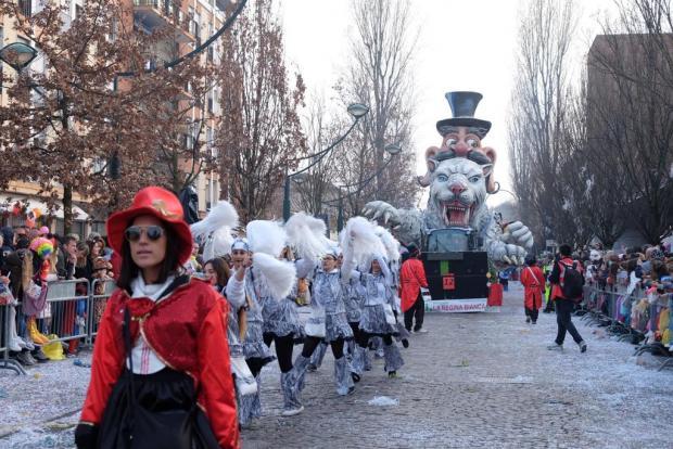 La sfilata dei carri di Carnevale a Marghera