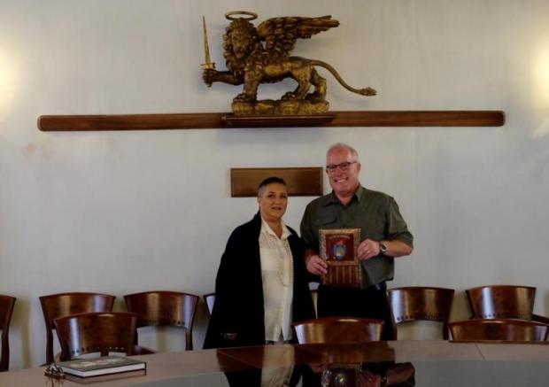 L'incontro tra la vicesindaco Colle e Mike Veley