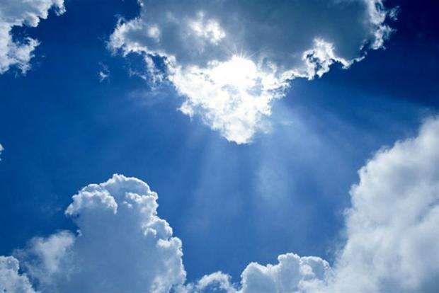 cielo con nuvole e sole