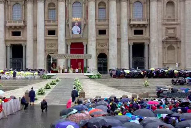 un momento della cerimonia a San Pietro
