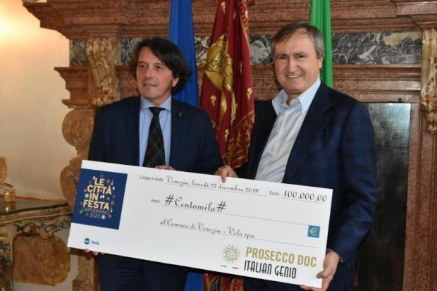 La consegna dell'assegno